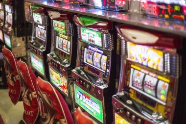 Fa Cai Shen Deluxe slot game interface showing five reels with Asian symbols and payline display